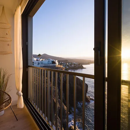 Viewpoint Over The Cliff By Canariasgetaway * מספאלומס