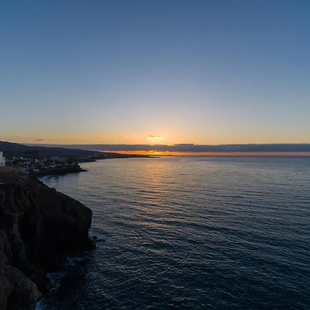 Viewpoint Over The Cliff By Canariasgetaway מספאלומס